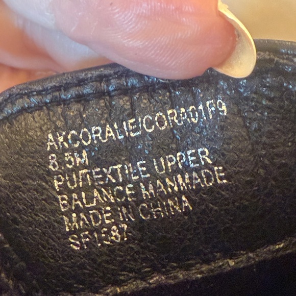 Anne Klein Coralie lug nonslip sole bootie. Pristine condition. Side zip sz 8.5 - Picture 8 of 9